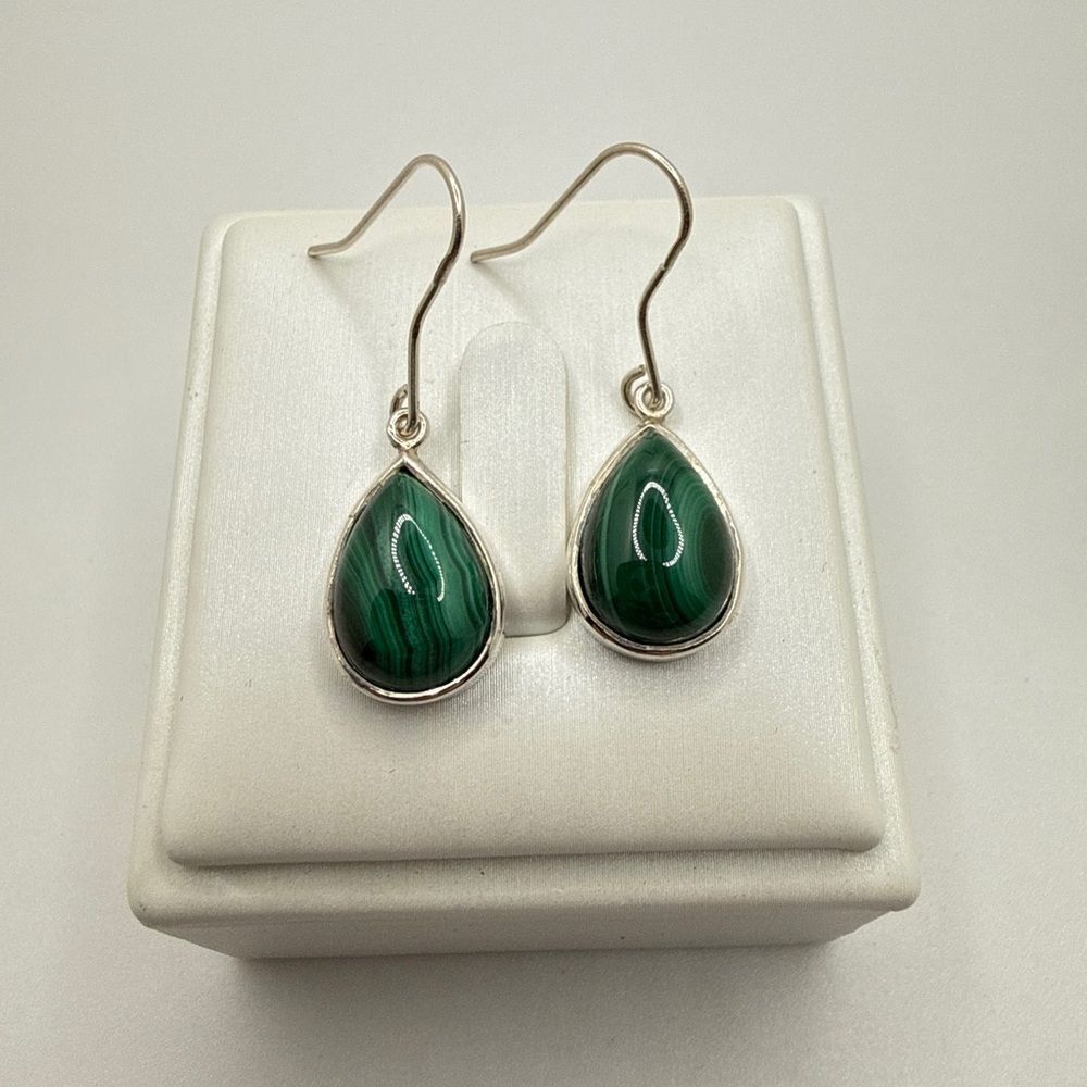 NWOT 10x13mm Pear cut malachite cabochons in sterling silver dangle earrings!